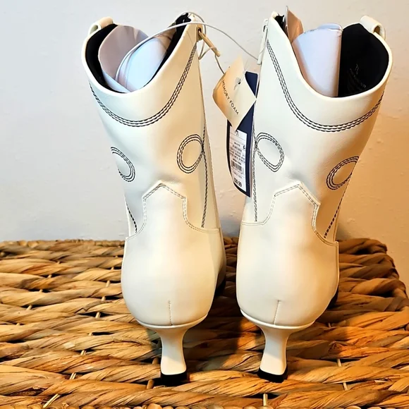 NWT Universal Threads Women's White Western Healed Side Zip Cowboy Boots Sz.7.5 - Picture 3 of 7